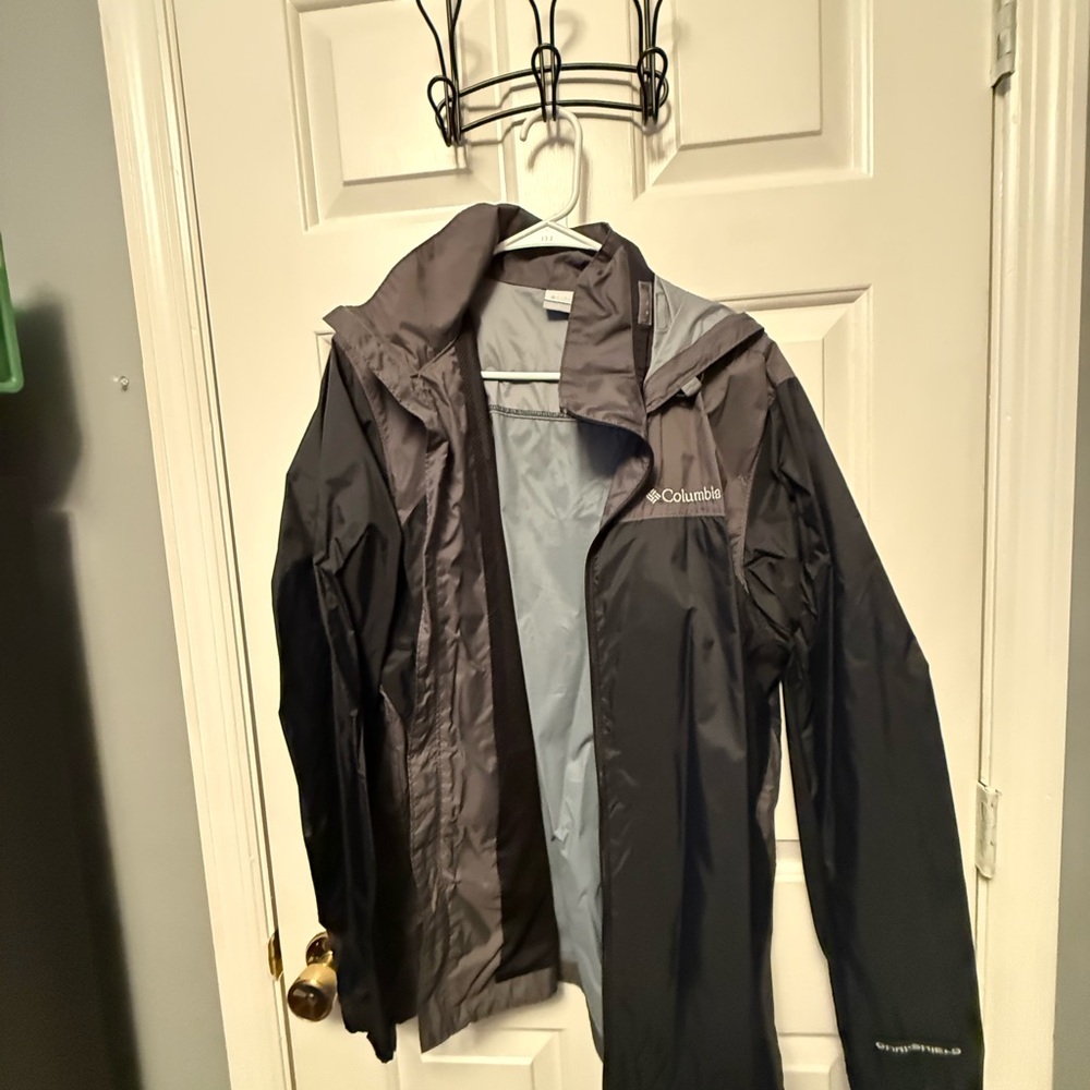 Columbia  men’s Gray and Black Rain jacket wind breaker